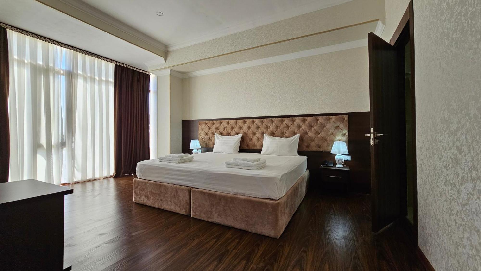 Grand Turon Plaza Hotel Tașkent Exterior foto